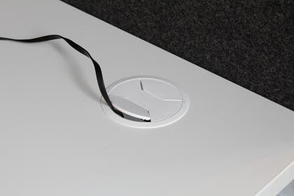 Kabelgenomföring 79 mm för bord
